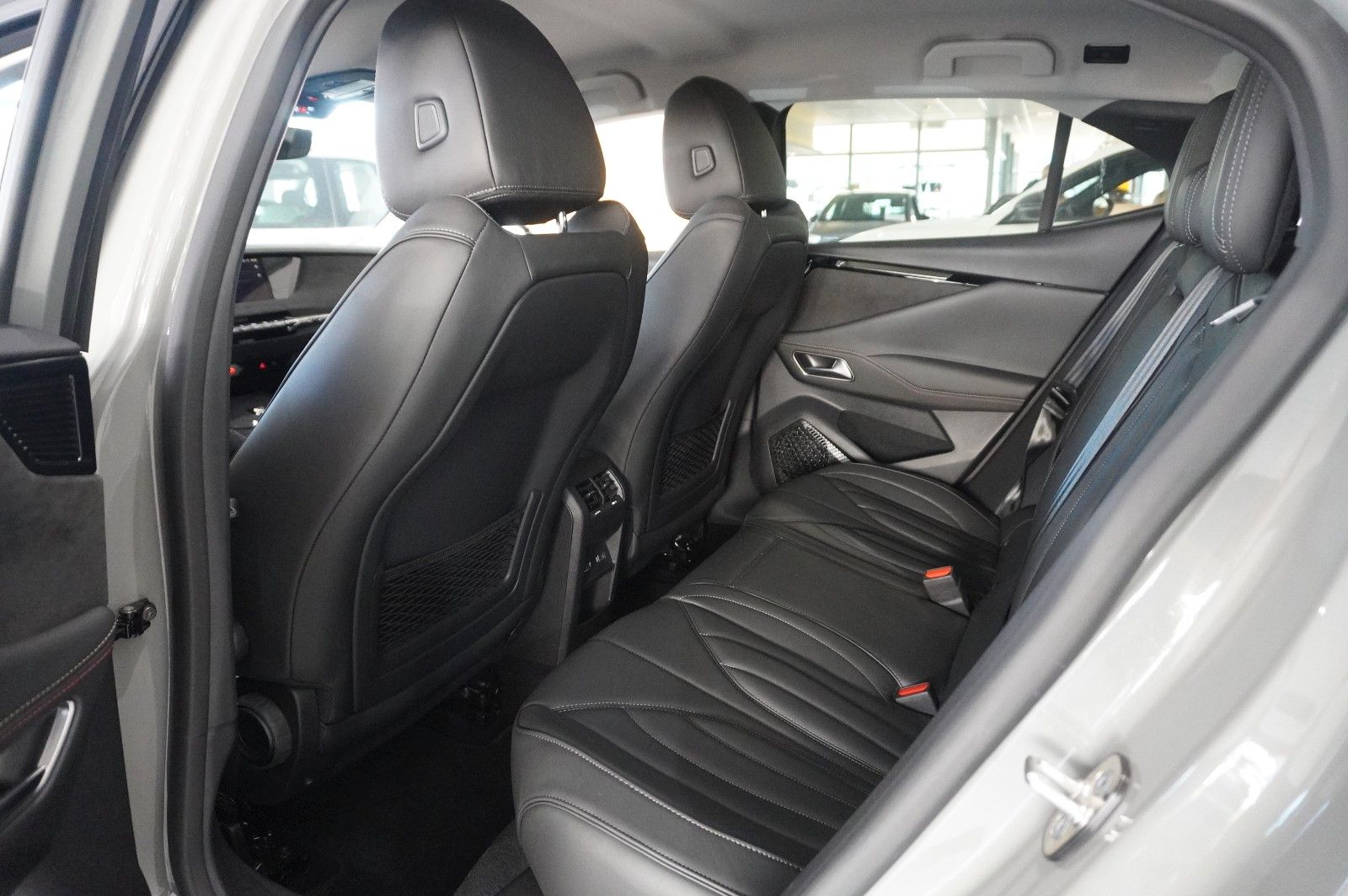 Fahrzeugabbildung DS Automobiles DS4 DS 4 E-Tense PERFORM. LINE PHEV NAVI/LED/DAB