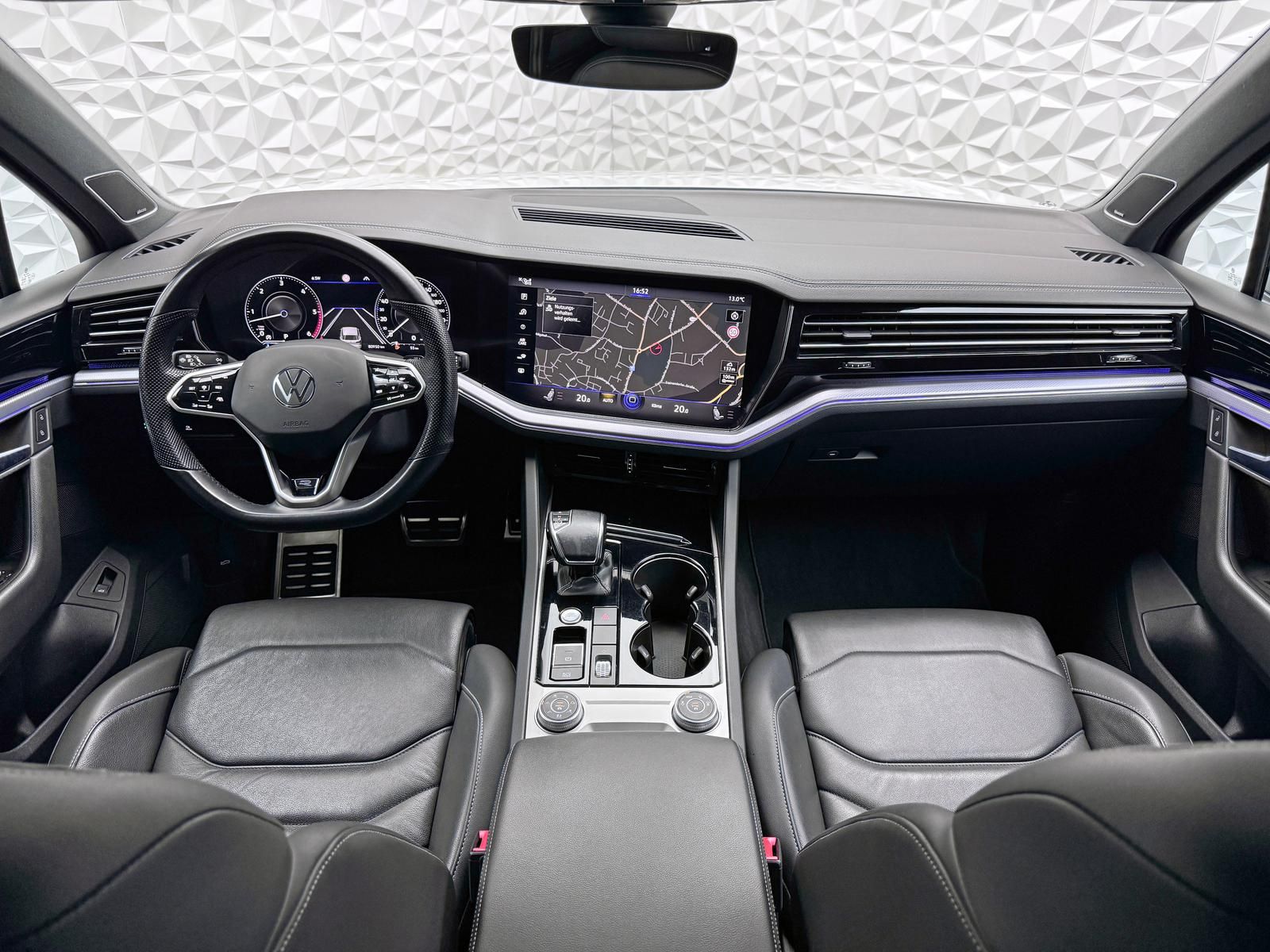Fahrzeugabbildung Volkswagen 3.0 TDI*R-LINE*IQ*ALLRADLENK*DYNAUDIO*STANDHZ*AH