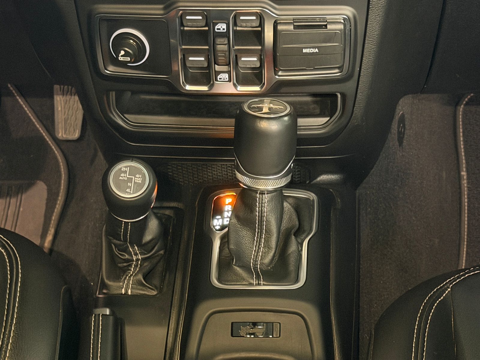 Fahrzeugabbildung Jeep Gladiator Launch Edition 4WD/KAMERA/LEDER/LED/EX