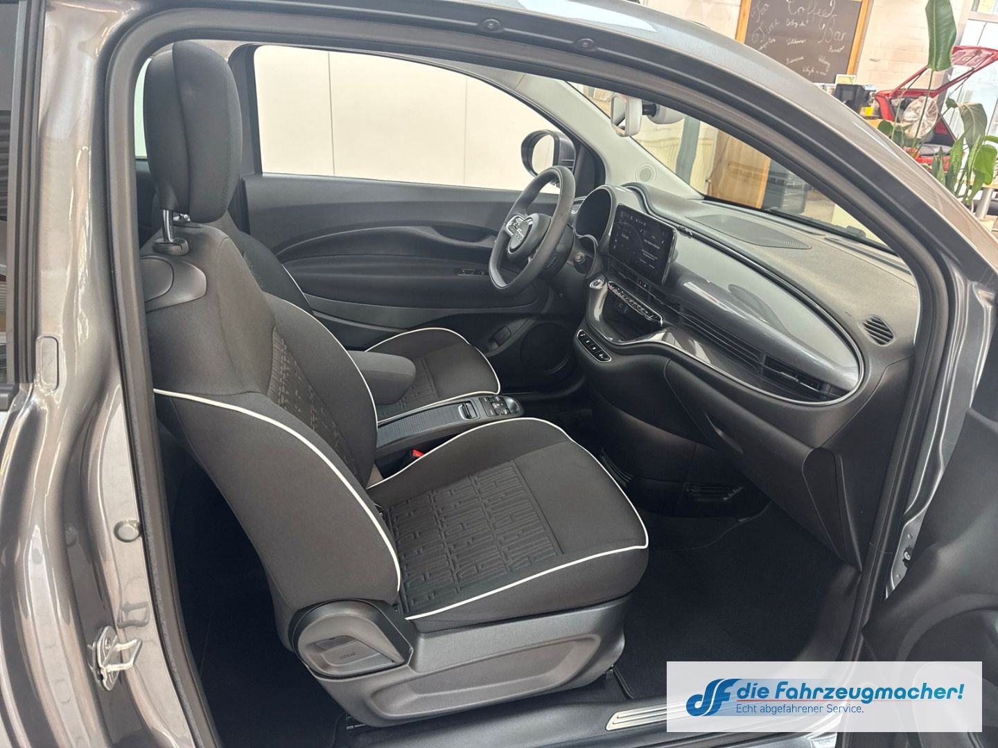 Fahrzeugabbildung Fiat 500 e CABRIO Sitzhzg CarPlay Kamera Klimaautom F