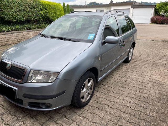 Skoda Fabia, grau, BJ 2005,   Motor 1,4  2...