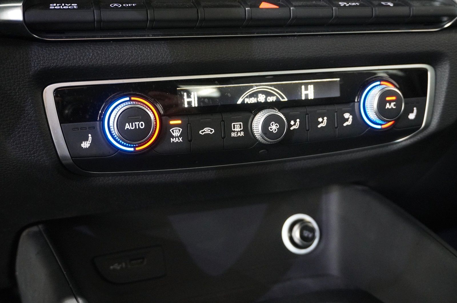 Fahrzeugabbildung Audi A3 Sportback 1.4 TFSI SPORT NAVI/SH/BI-XENON/PDC