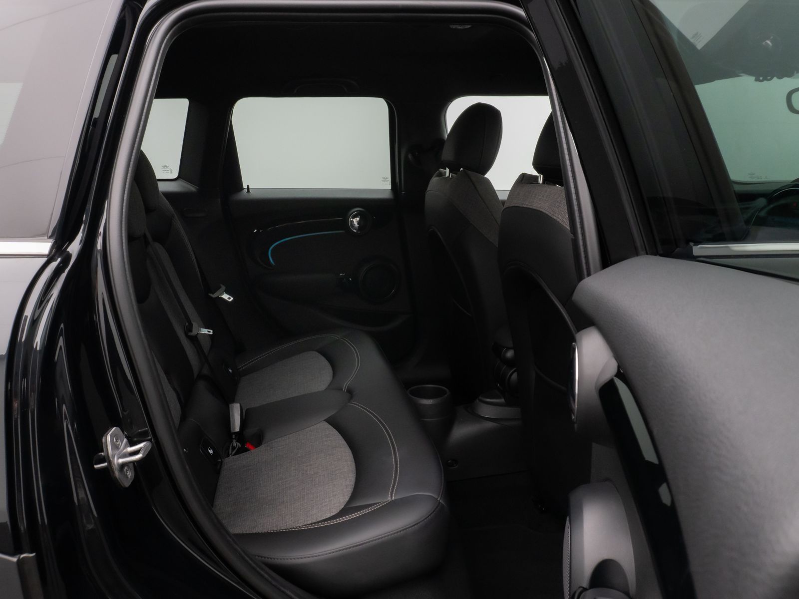 Fahrzeugabbildung MINI Cooper Trim Kamera DAB Komfort Leder Sport LED