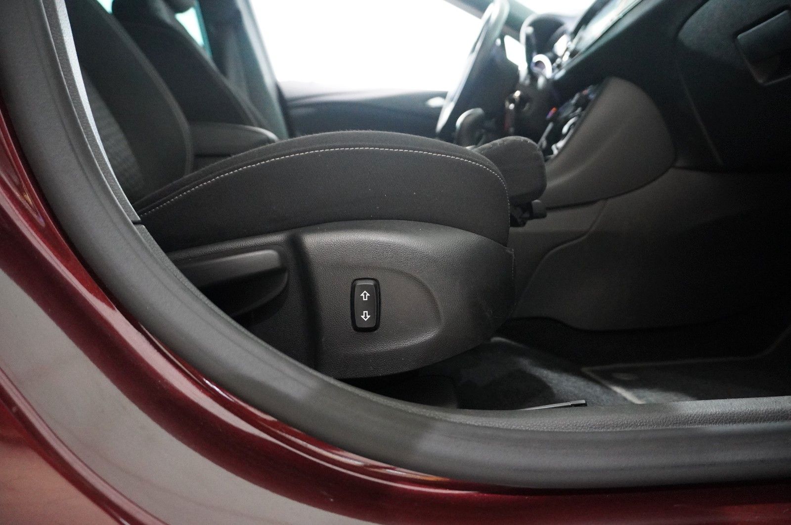 Fahrzeugabbildung Opel Astra K ST 1.4T DYNAMIC NAVI/LED/KAMERA/SPORT/SH