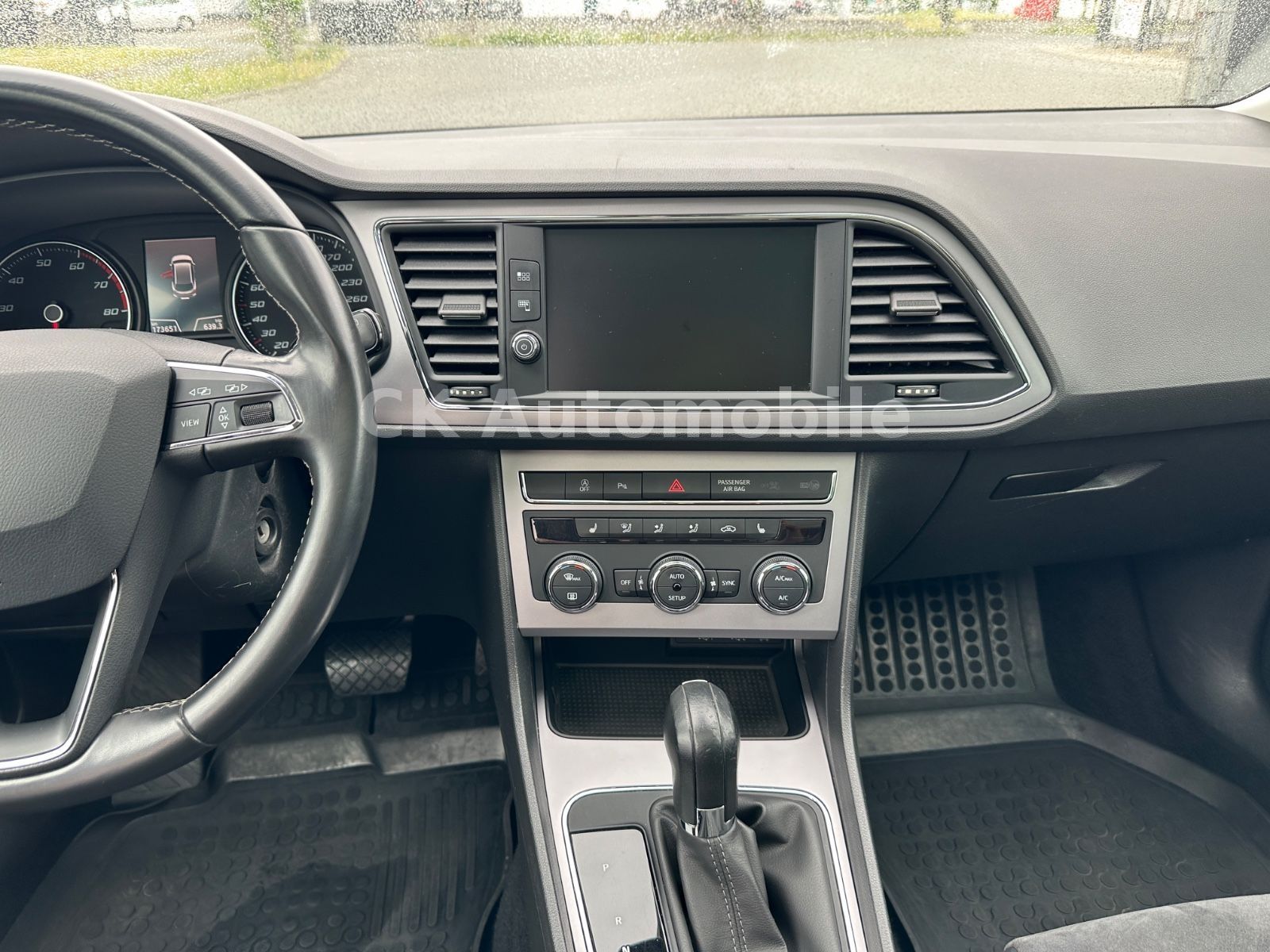 Fahrzeugabbildung SEAT Leon ST Style Automatik/Navi/Pano/Klimaa/LED/AHK