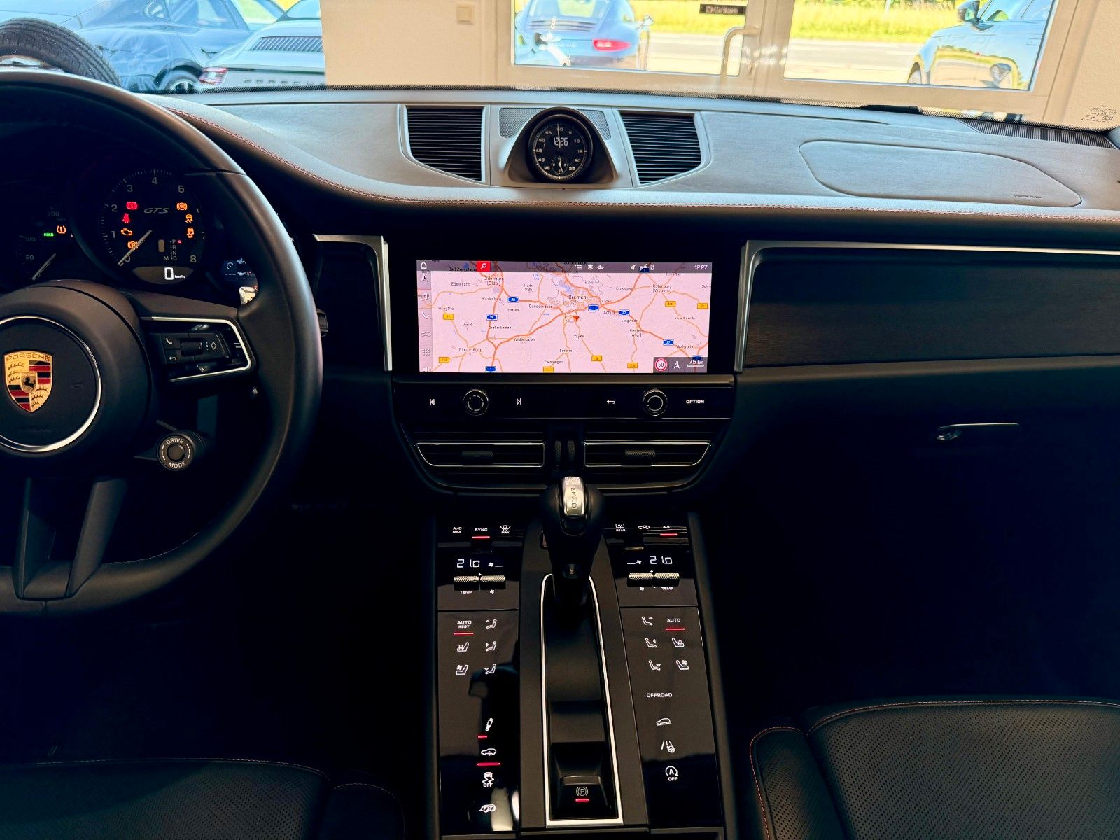 Fahrzeugabbildung Porsche Macan GTS Panorama/AHK/SportChrono/21Zoll/360