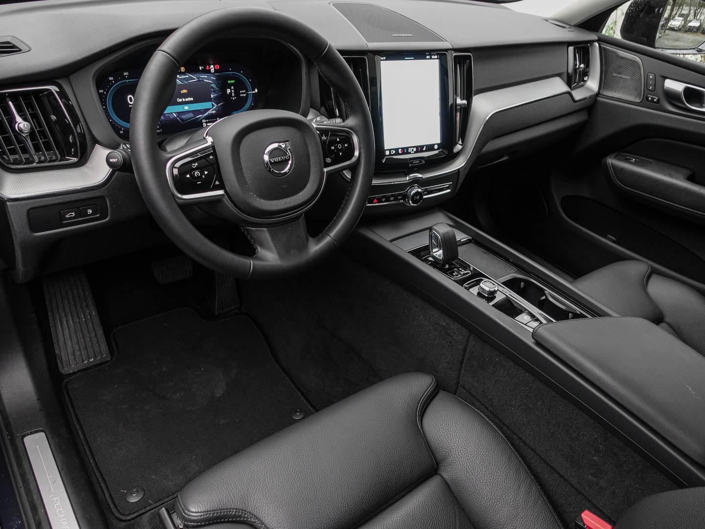 Volvo XC60 Plus Dark Recharge Plug-In Hybrid AWD T6 Tw