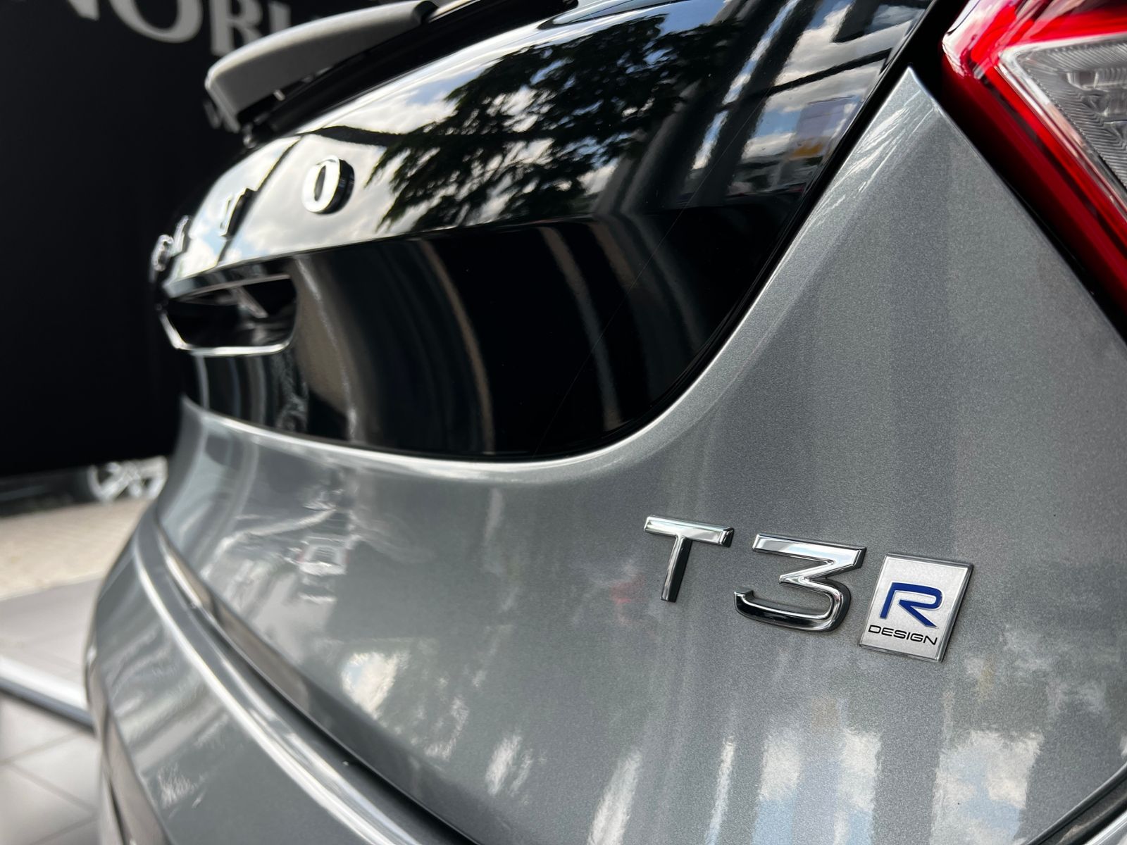 Fahrzeugabbildung Volvo V40 T3 R-Design RFK LED NAVI