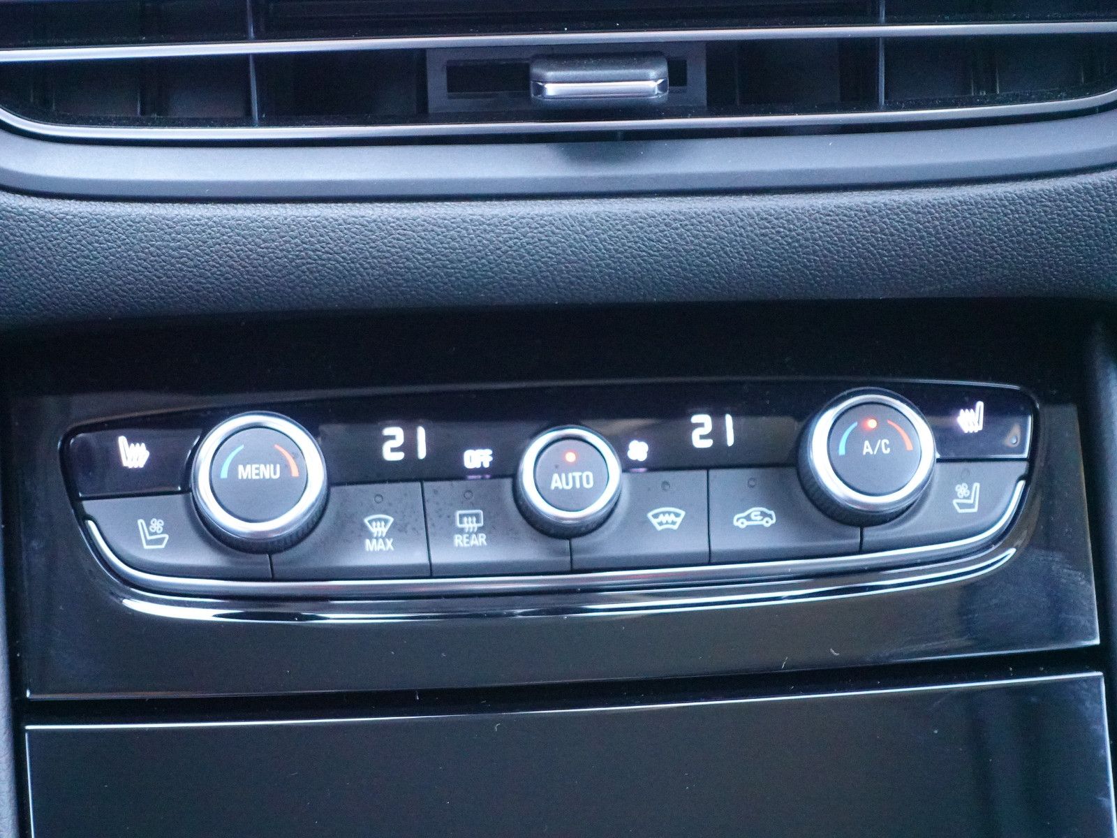 Fahrzeugabbildung Opel Grandland 1.2Turbo  Elegance Automatik  Navi,SHZ