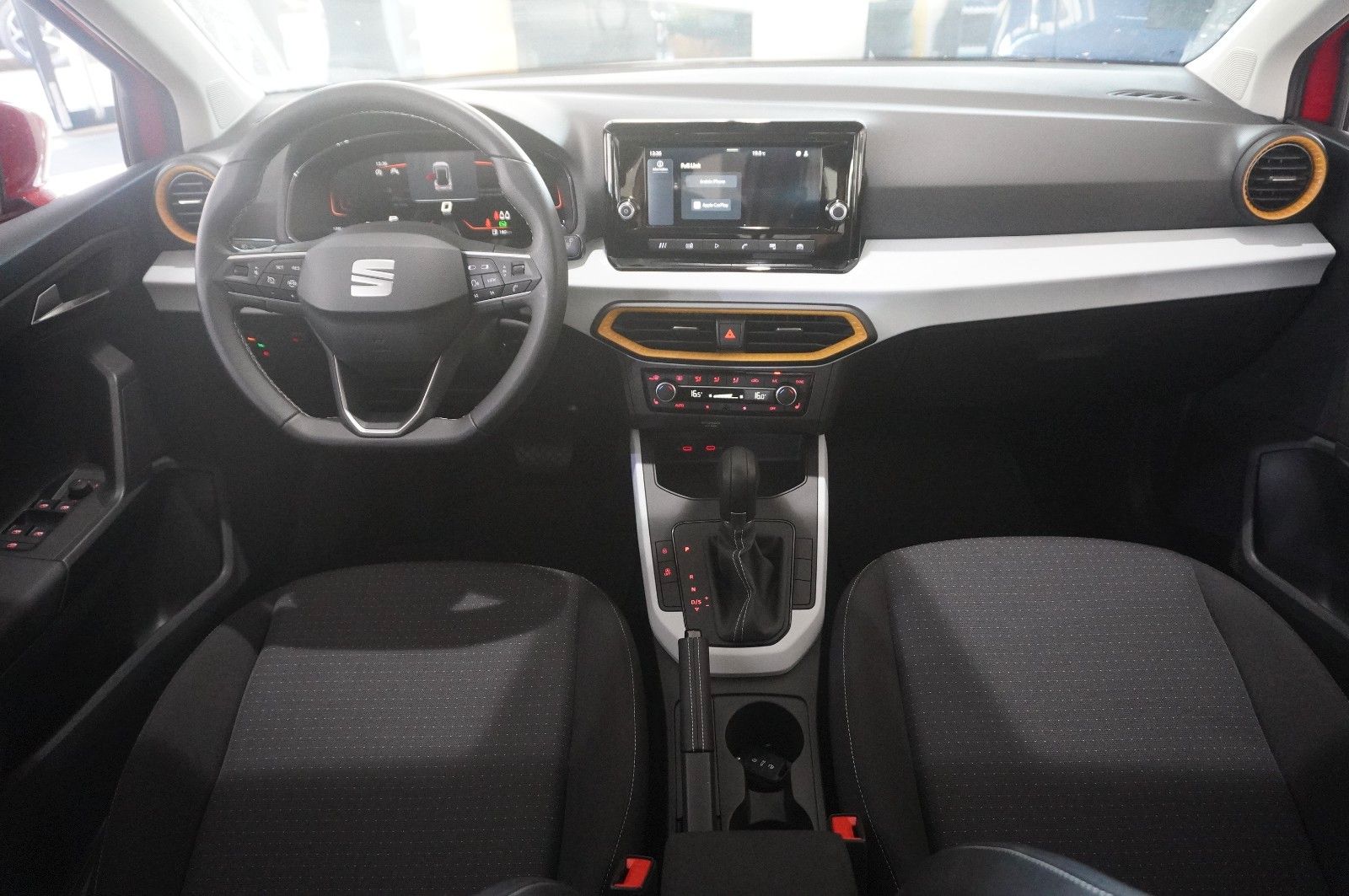 Fahrzeugabbildung SEAT Arona 1.0 TSI STYLE DSG NAVI/VIRTU./SHZ/PDC/DAB+