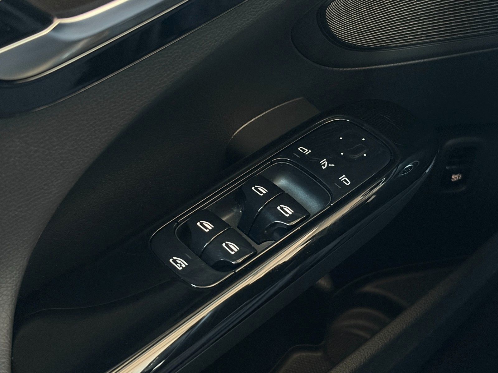 Fahrzeugabbildung Mercedes-Benz C 220d T Modell Autom Advanced MBUX Kamera SHZ