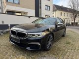 BMW M550d xDrive Touring A - Schwarz