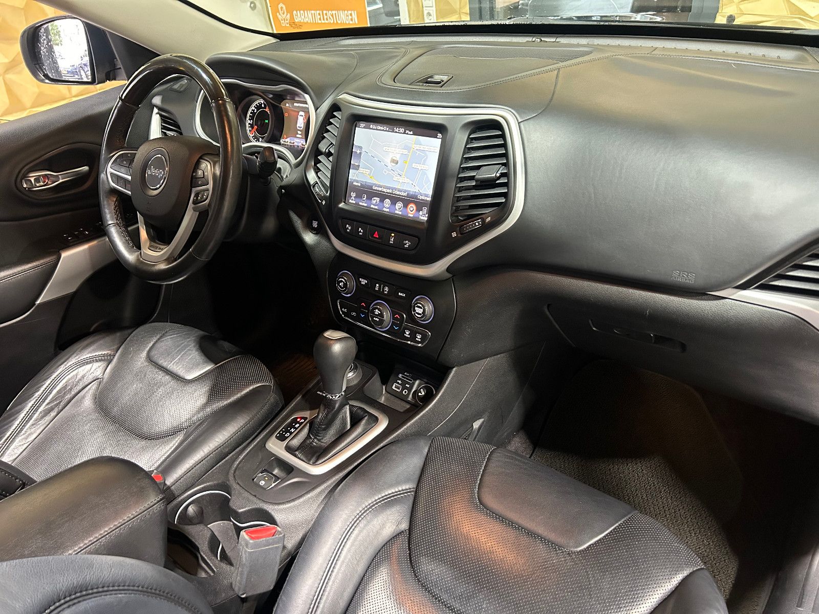 Fahrzeugabbildung Jeep Cherokee M-Jet Overland 4WD/BI-XENON/PANO/MEMORY