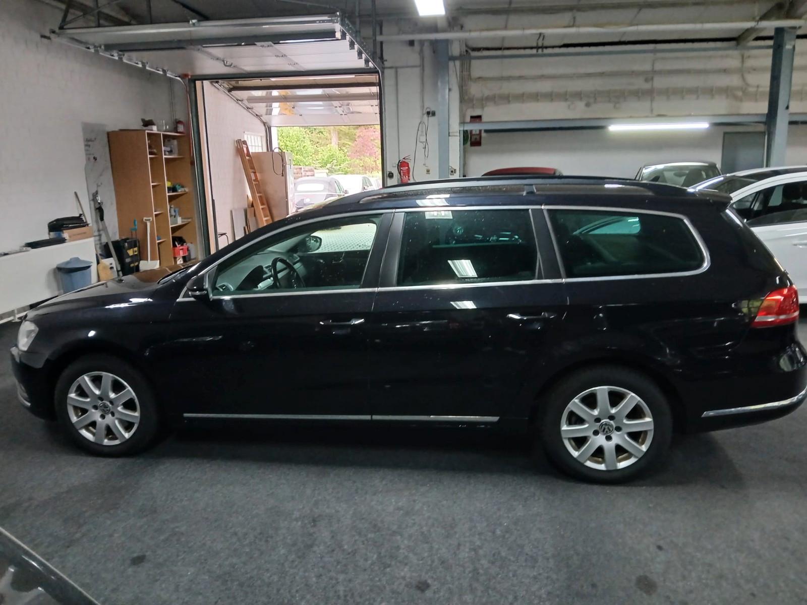 Volkswagen Passat Variant Com STHEIZUNG KAMERA LED 1.HAND