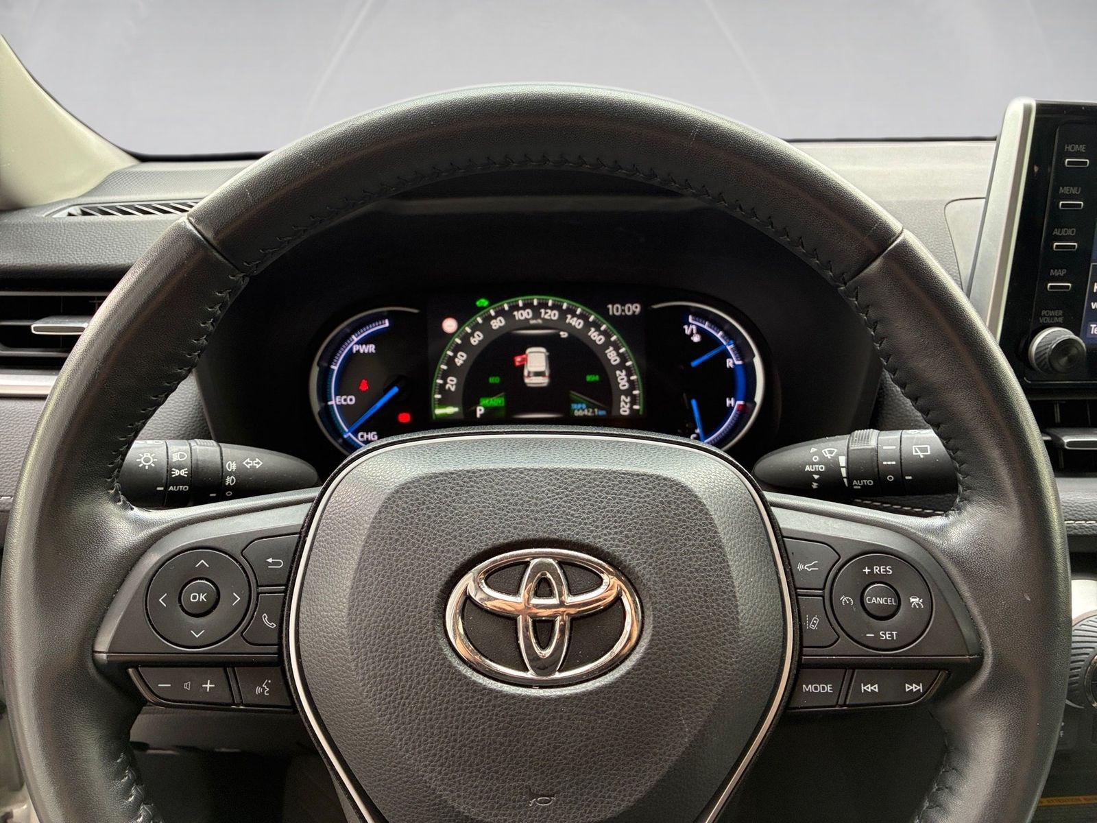 Fahrzeugabbildung Toyota RAV4 2.5 D Team D LED RFKAMERA AHK(Abnehmbar)