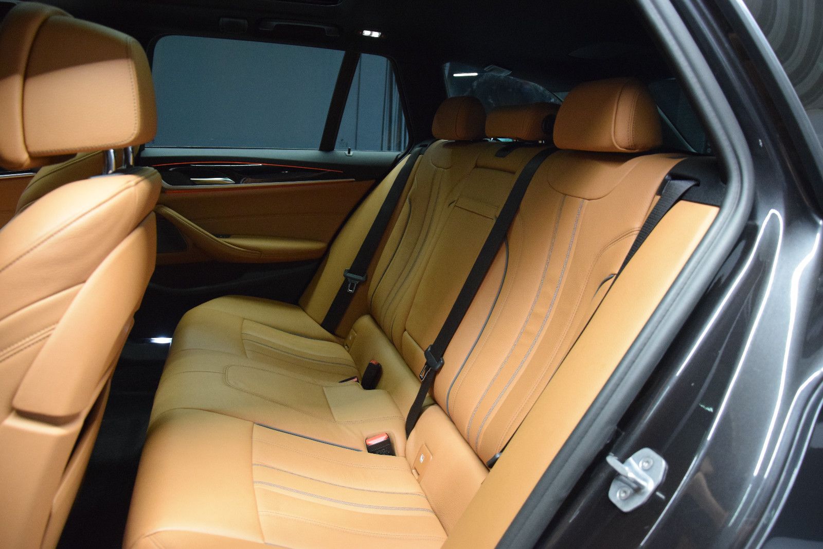 Fahrzeugabbildung BMW 520 d xDrive M Sport Leder Panorama H&K 360°