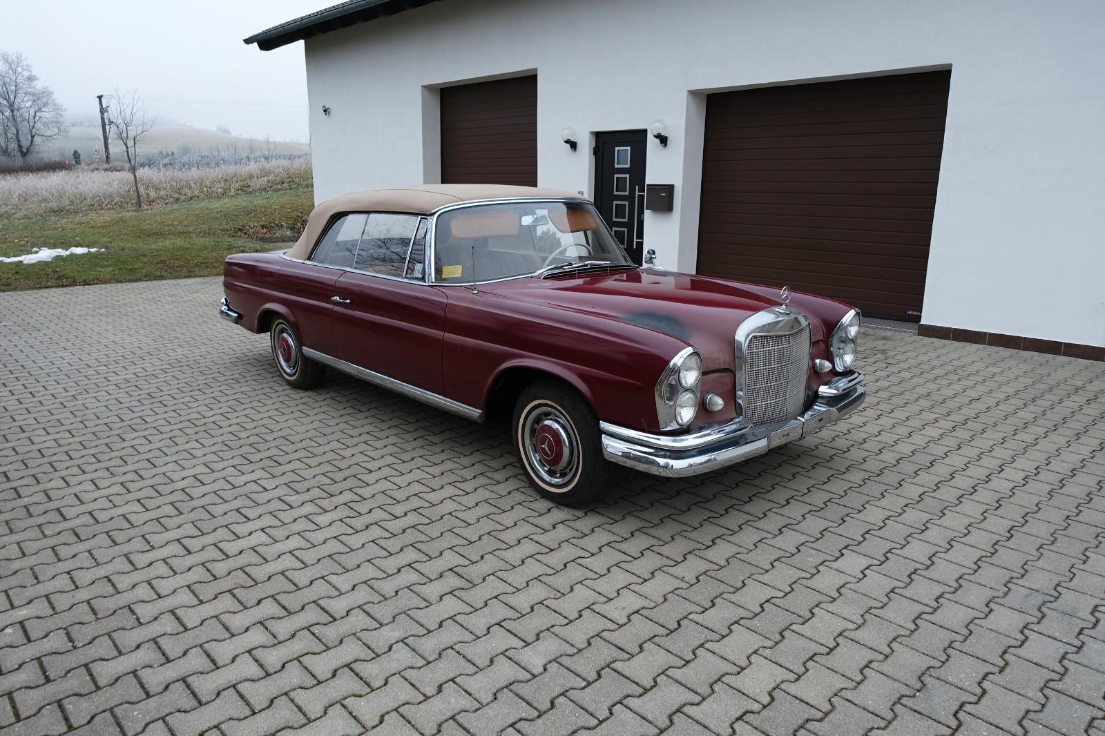 Mercedes-Benz 220SE ( Motor läuft )