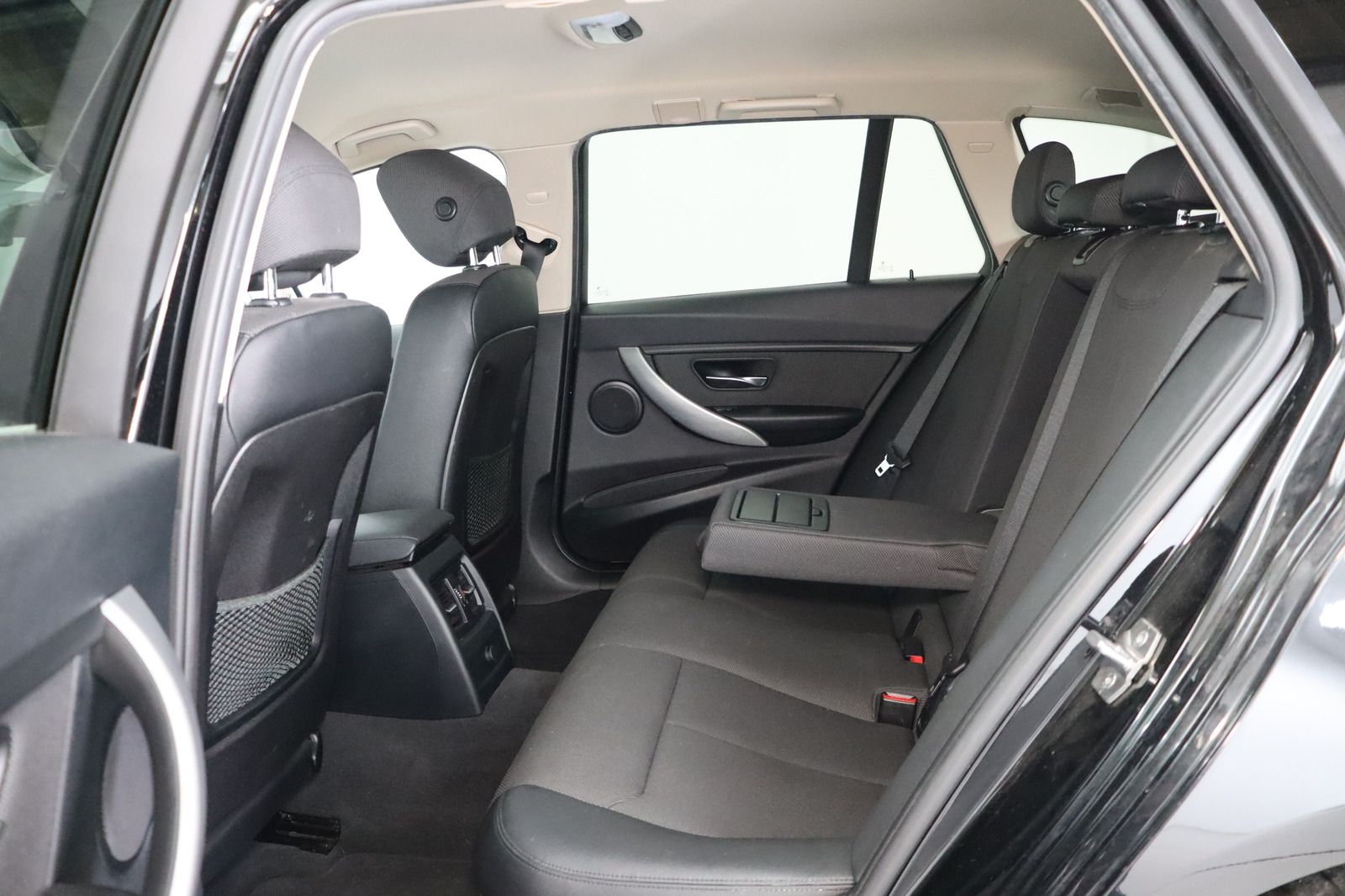 Fahrzeugabbildung BMW 316 i Modern Line * Bi-Xenon * Navi