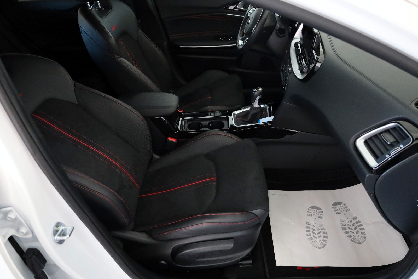 Fahrzeugabbildung Kia cee'd / Ceed GT, T.Leder,Navi,LED,SH,JBL +WR