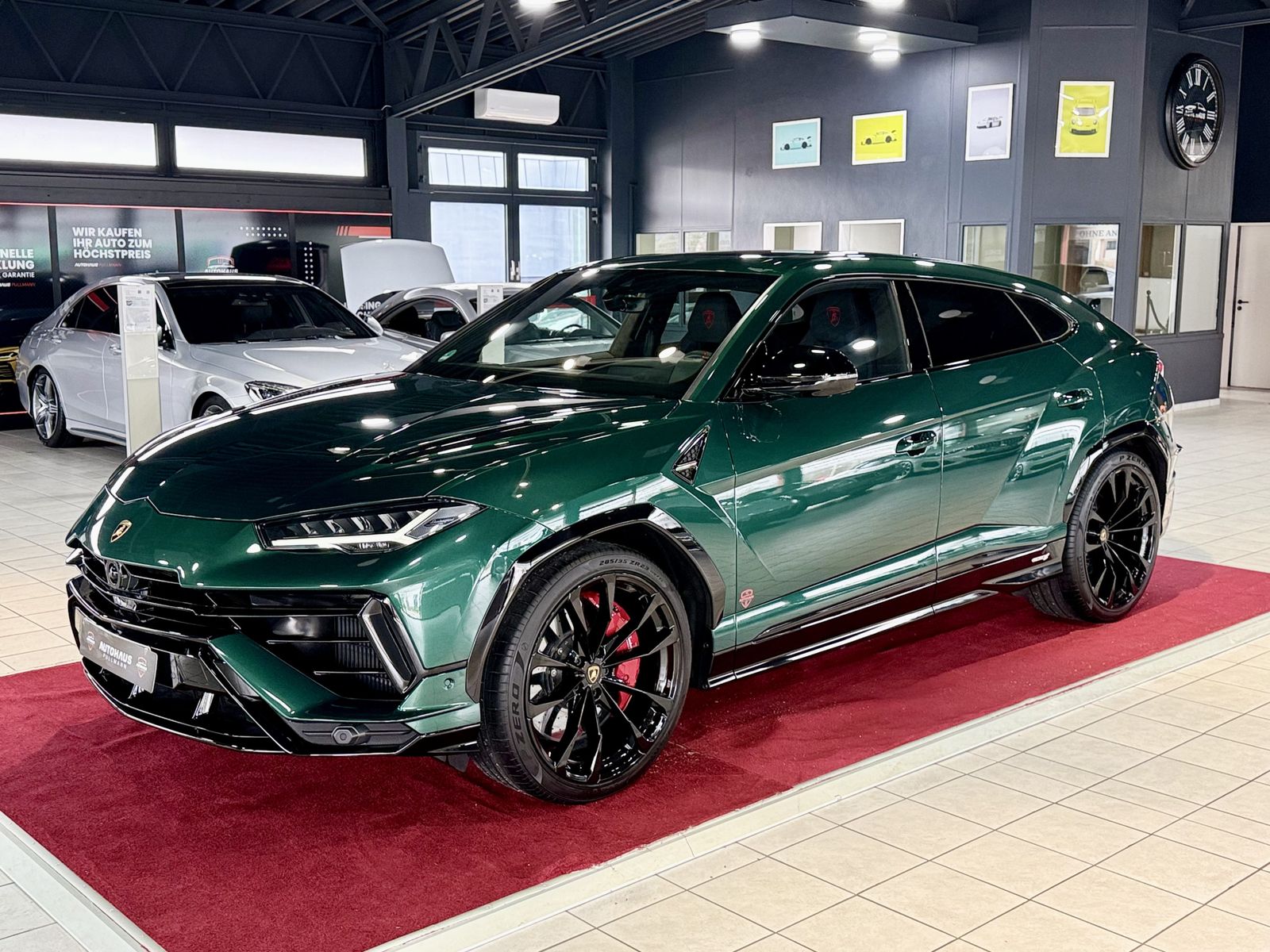 LAMBORGHINI Urus