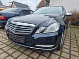 Mercedes-Benz E 300 CDI T BlueEFFICIENCY - - Mercedes-Benz E 300 mit Diesel-Antrieb: Stoff, Kombi