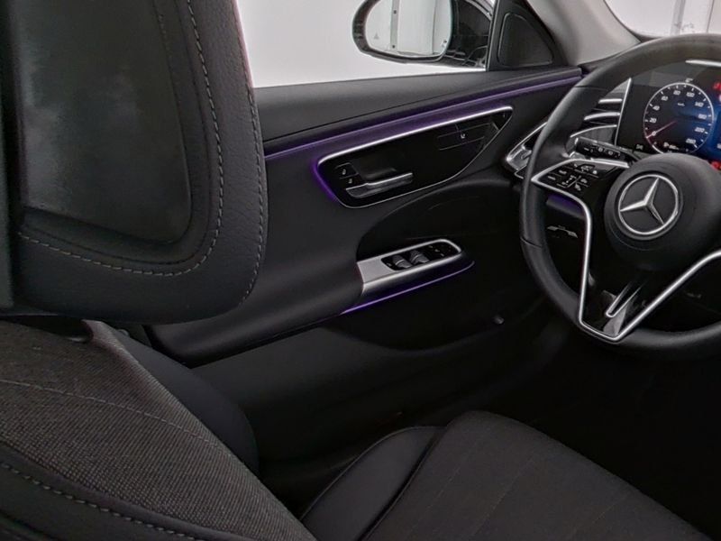 Fahrzeugabbildung Mercedes-Benz E 220 T d Avantgarde*AHK*Pano*Distro*Totwink*LED