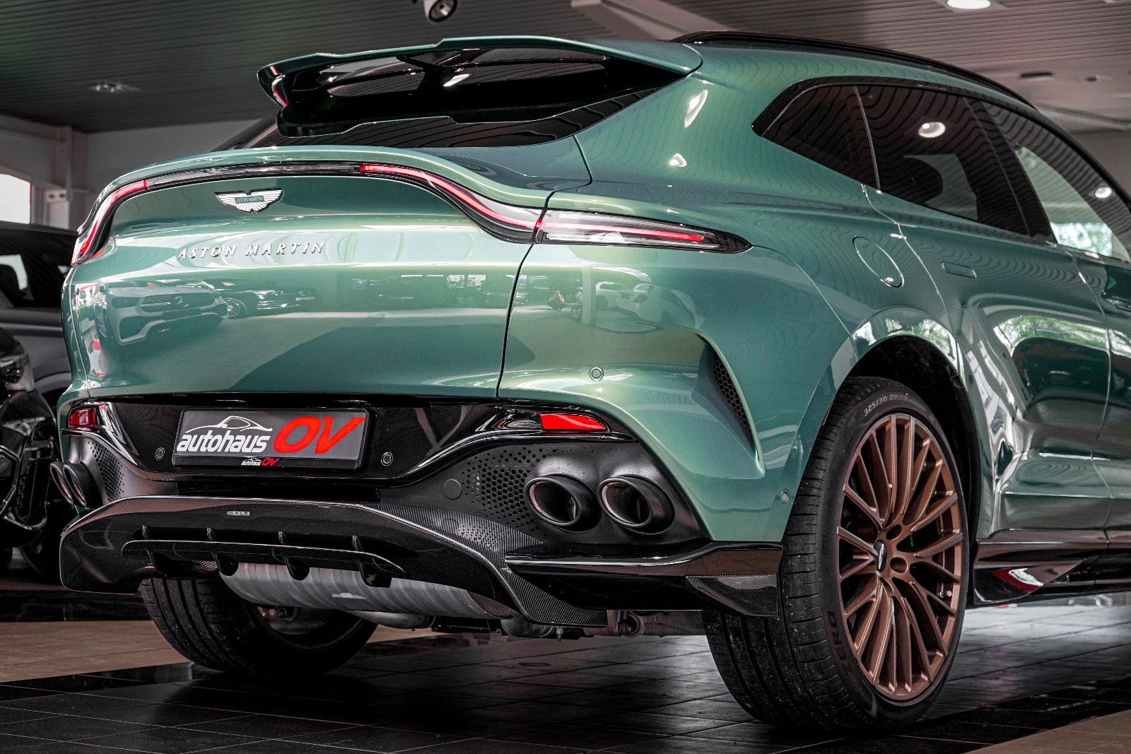 ASTON MARTIN DBX