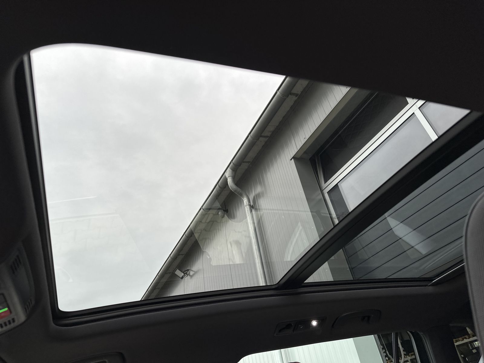 Fahrzeugabbildung SEAT Tarraco 2.0 TSI DSG 4D FR NAV+LED+AHK+PANO+360°