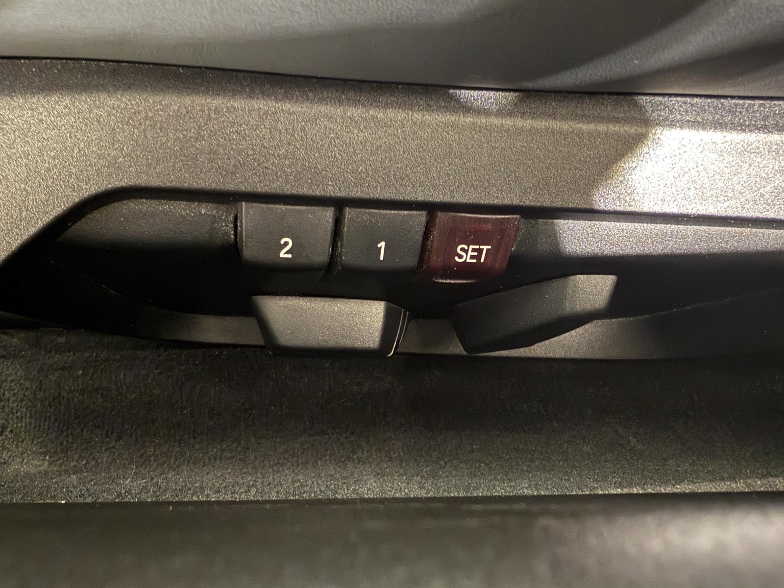 BMW i8 Roadster HUD HK Laser DA WLAN