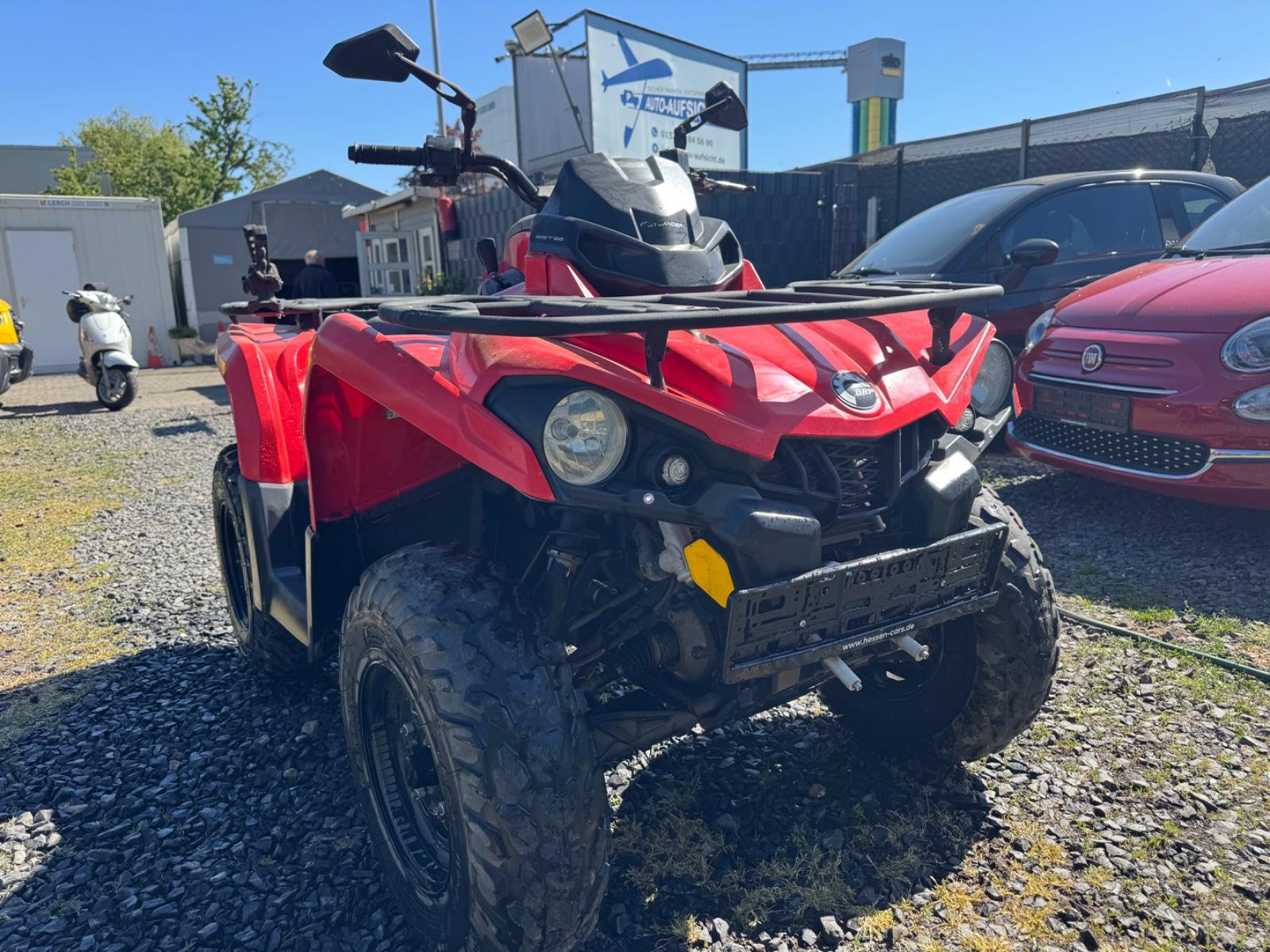 Bombardier Outlander 2015 — rear view