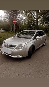 Toyota Avensis 2.2 D-4D, Baujahr 2009 - Toyota Avensis mit Diesel-Antrieb: Kombi, Automatik, 2.2
