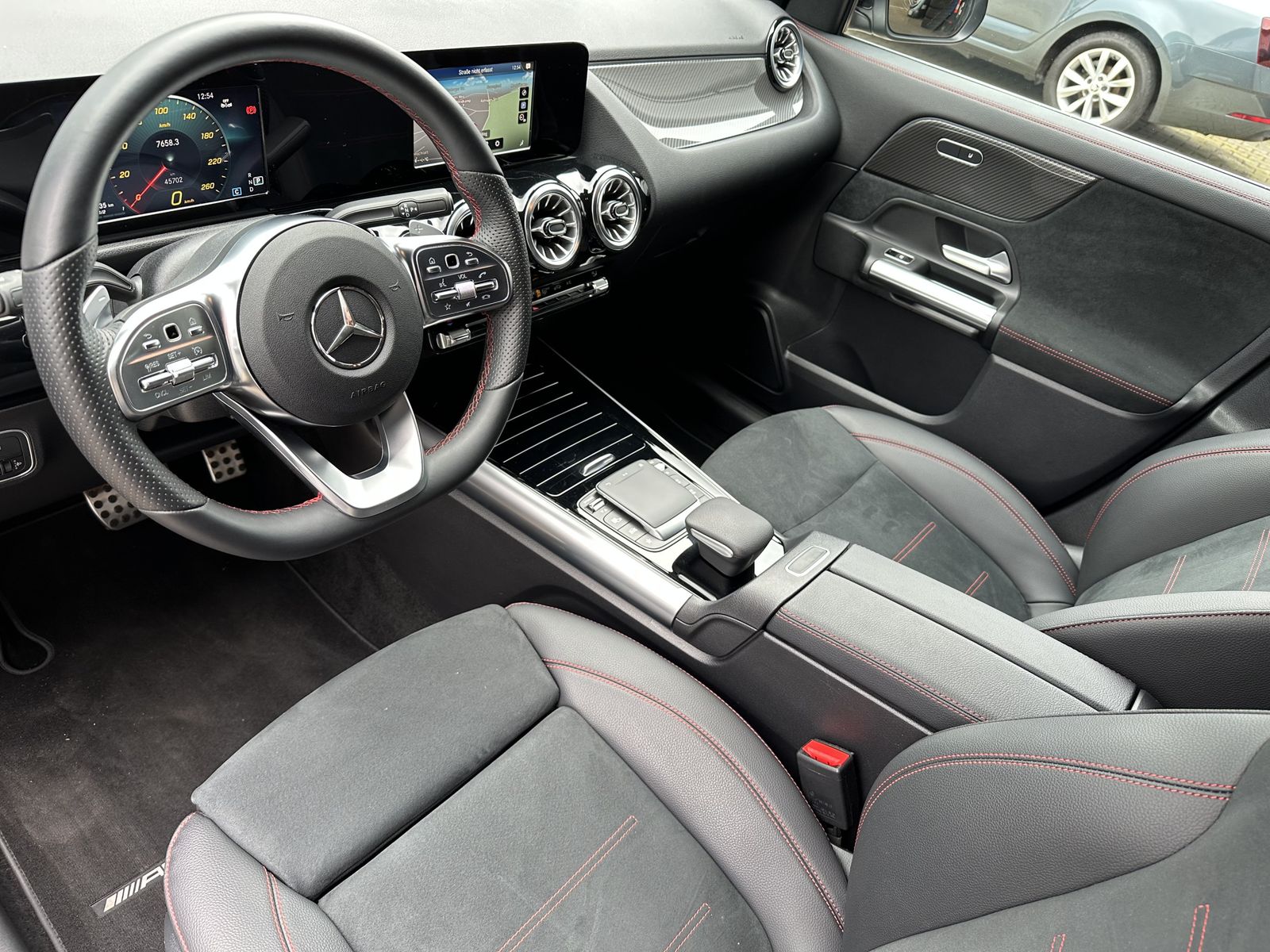Fahrzeugabbildung Mercedes-Benz GLA 220d 4Matic AMG-Line NAV+CARPLAY+KEYLESS+SHZ
