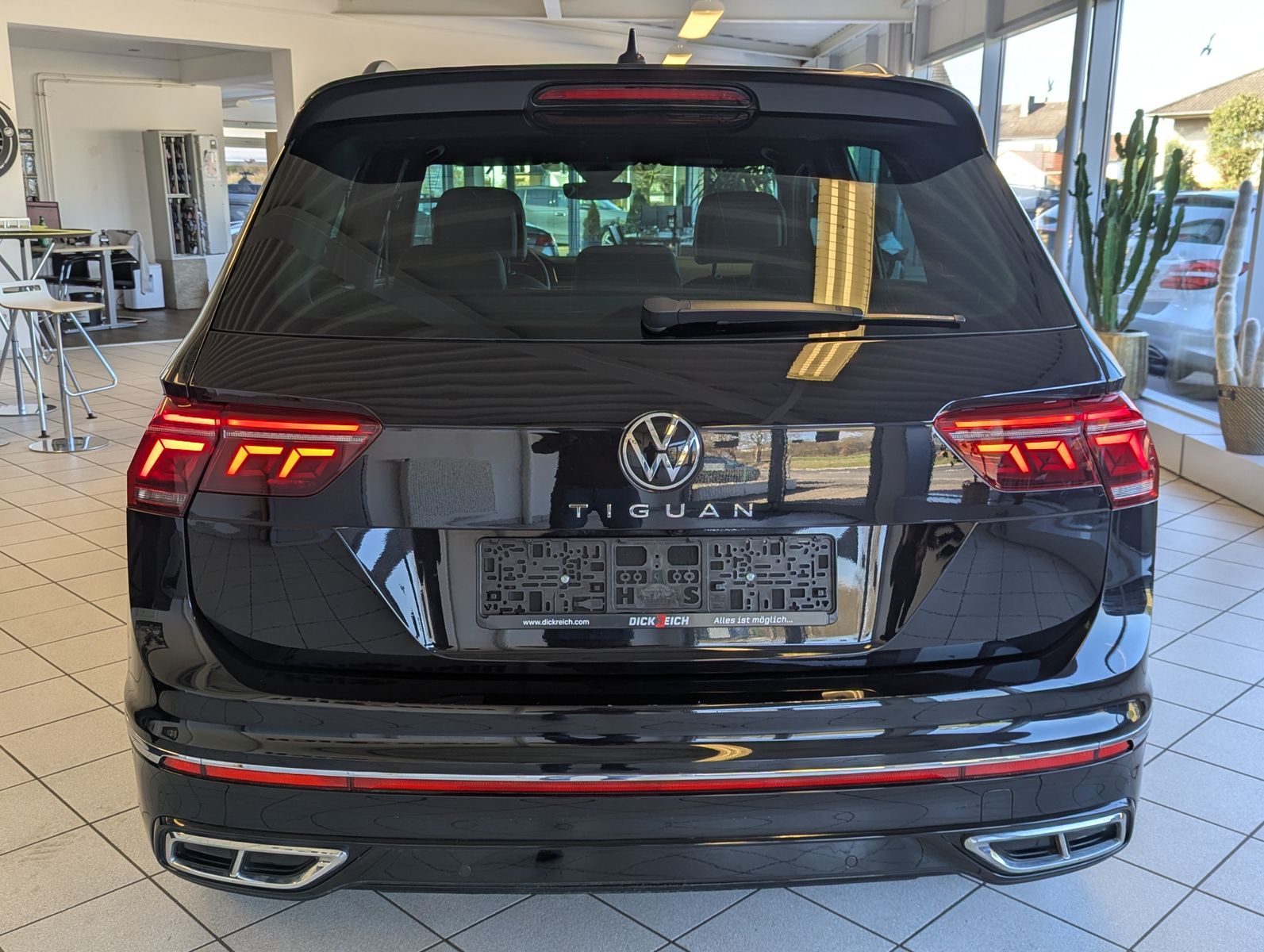 VW Tiguan 2.0 TDI DSG R-Line Matrix Pano HUD AHK 20 - Image 6