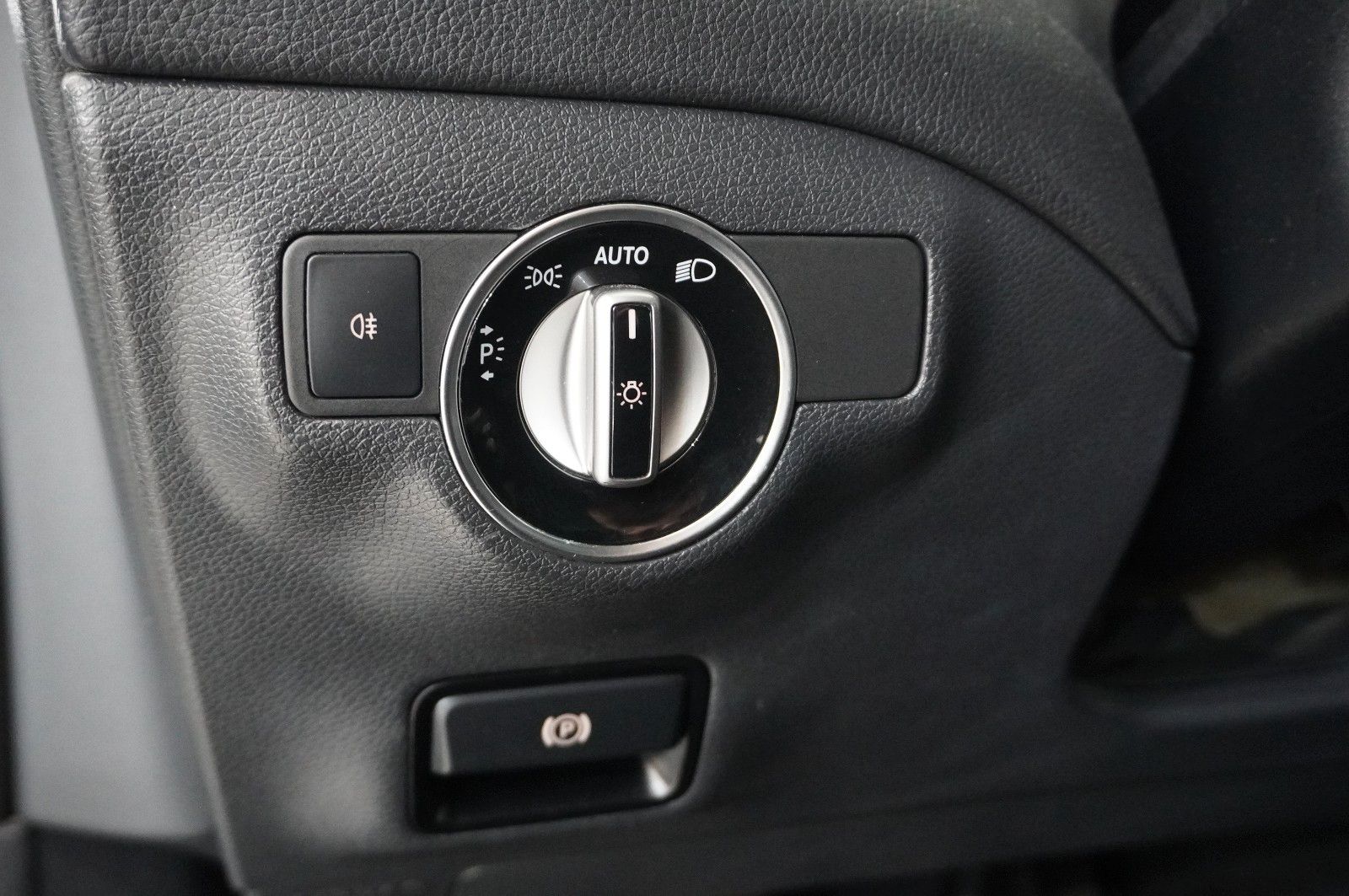 Fahrzeugabbildung Mercedes-Benz CLA 180 COUPE AMG LINE NAVI/LED/SPORT/TEMP./AMG