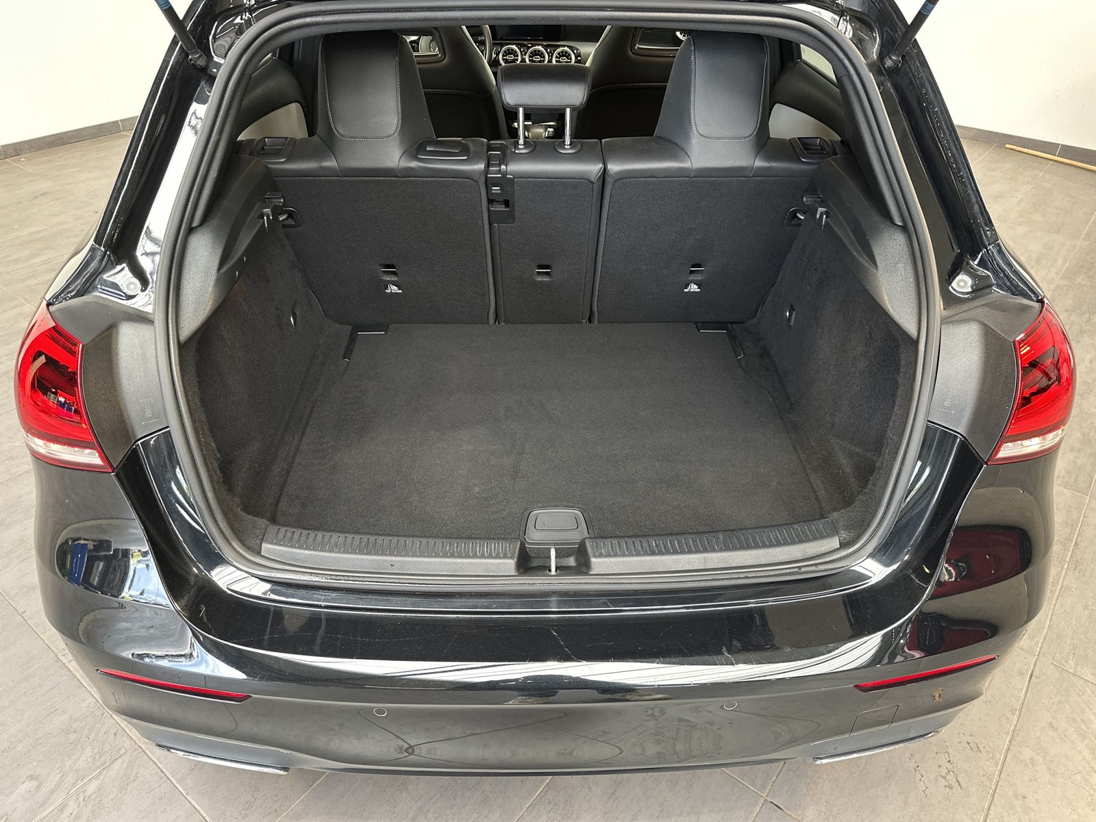 Fahrzeugabbildung Mercedes-Benz A 200 AMG Line NAV+LED+KAMERA+PANORAMA+WIDESCREE
