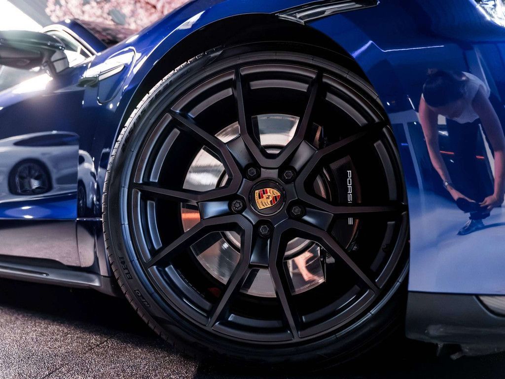 Porsche Taycan GTS Sport Turismo - SportDesign Carbon - imagem 2