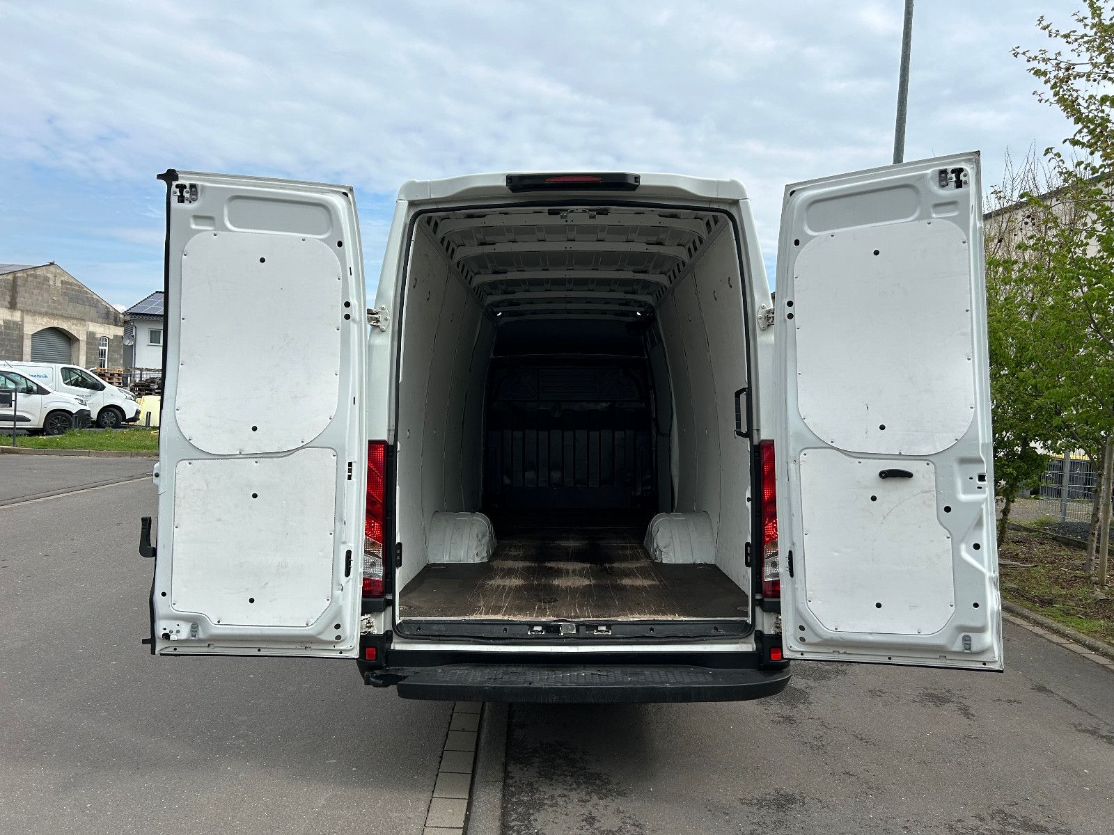 Fahrzeugabbildung Iveco Daily Kasten HKa 35 C ... V Radstand 4100