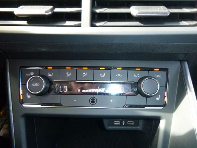 Fahrzeugabbildung Volkswagen Polo VI Highline >95 PS/Navi/Sitzheiz/PDC<