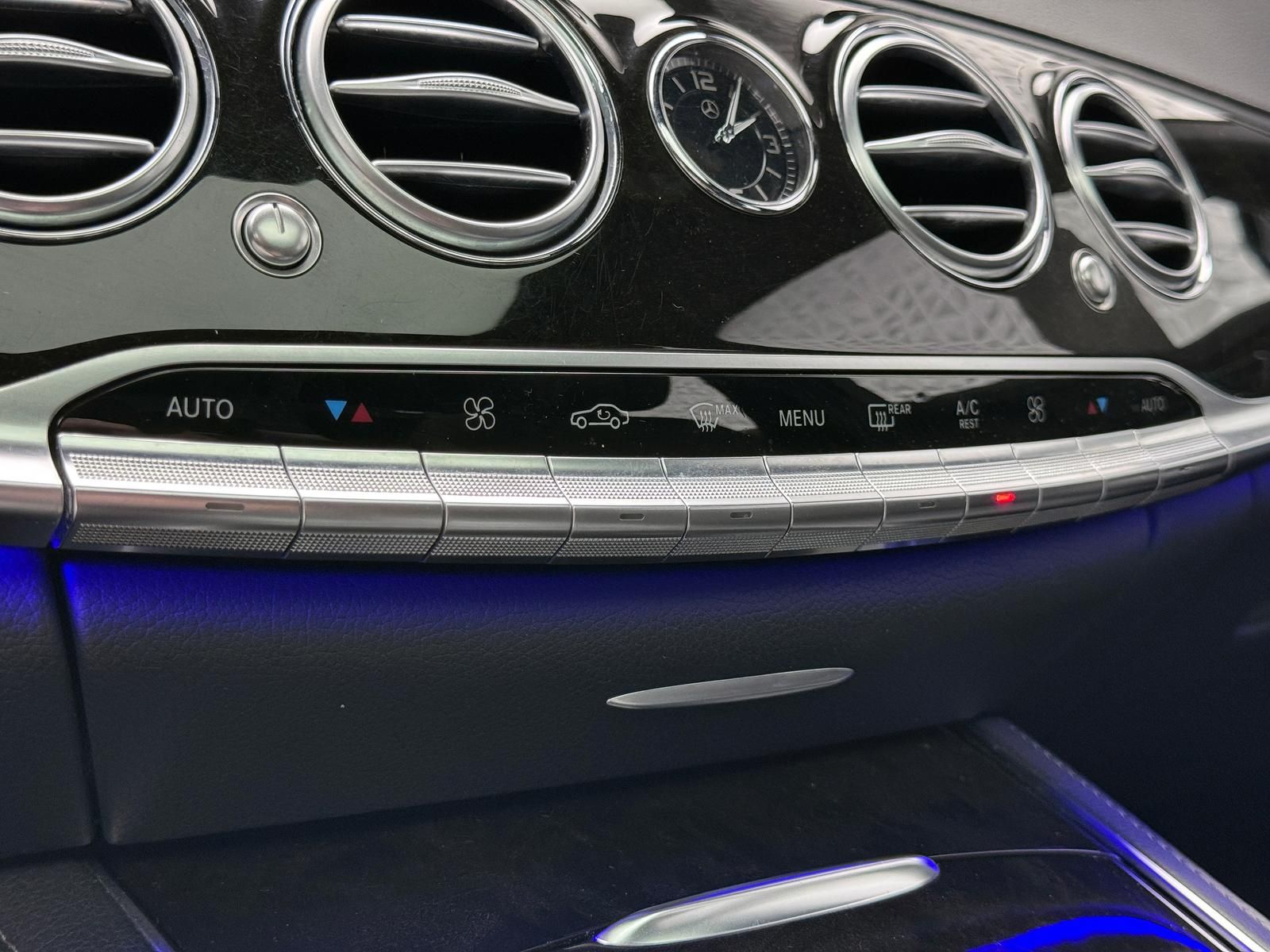 Fahrzeugabbildung Mercedes-Benz AMG 4MATIC/BURMES/HUD/PANO/DISTRO/3xTV/CHAUFFEUR