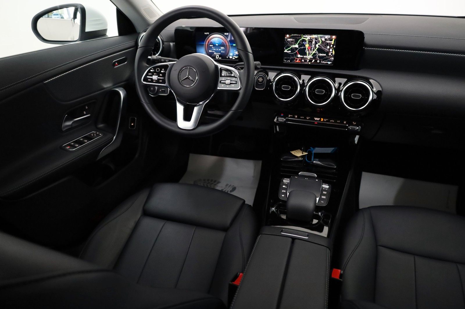 Fahrzeugabbildung Mercedes-Benz CLA 250e SB Progressive,Leder,Navi,LED,Kamera+WR