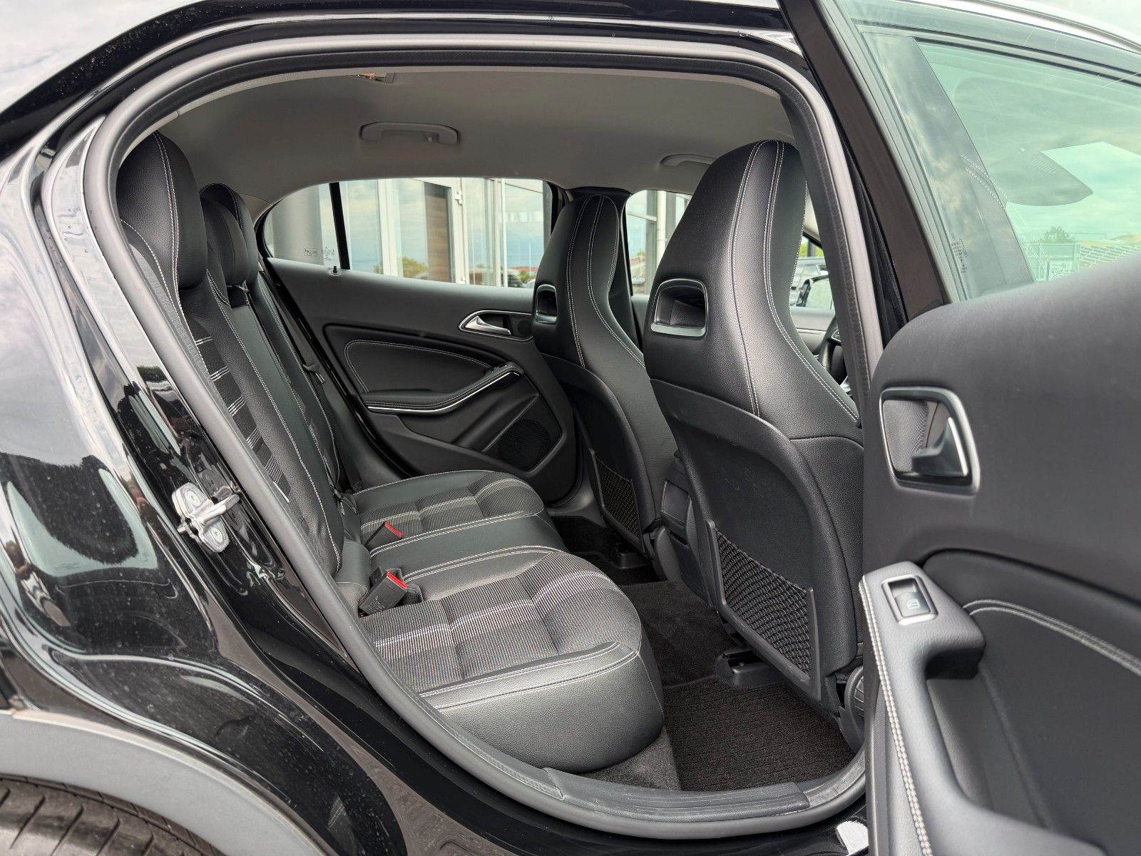 Fahrzeugabbildung Mercedes-Benz GLA 200 Progressive+RKamera+TotW+CarPlay+LED