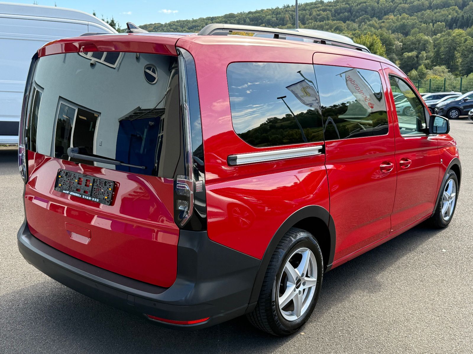 Fahrzeugabbildung Volkswagen Caddy California Maxi DSG ACC AHK LED Kam Sthz