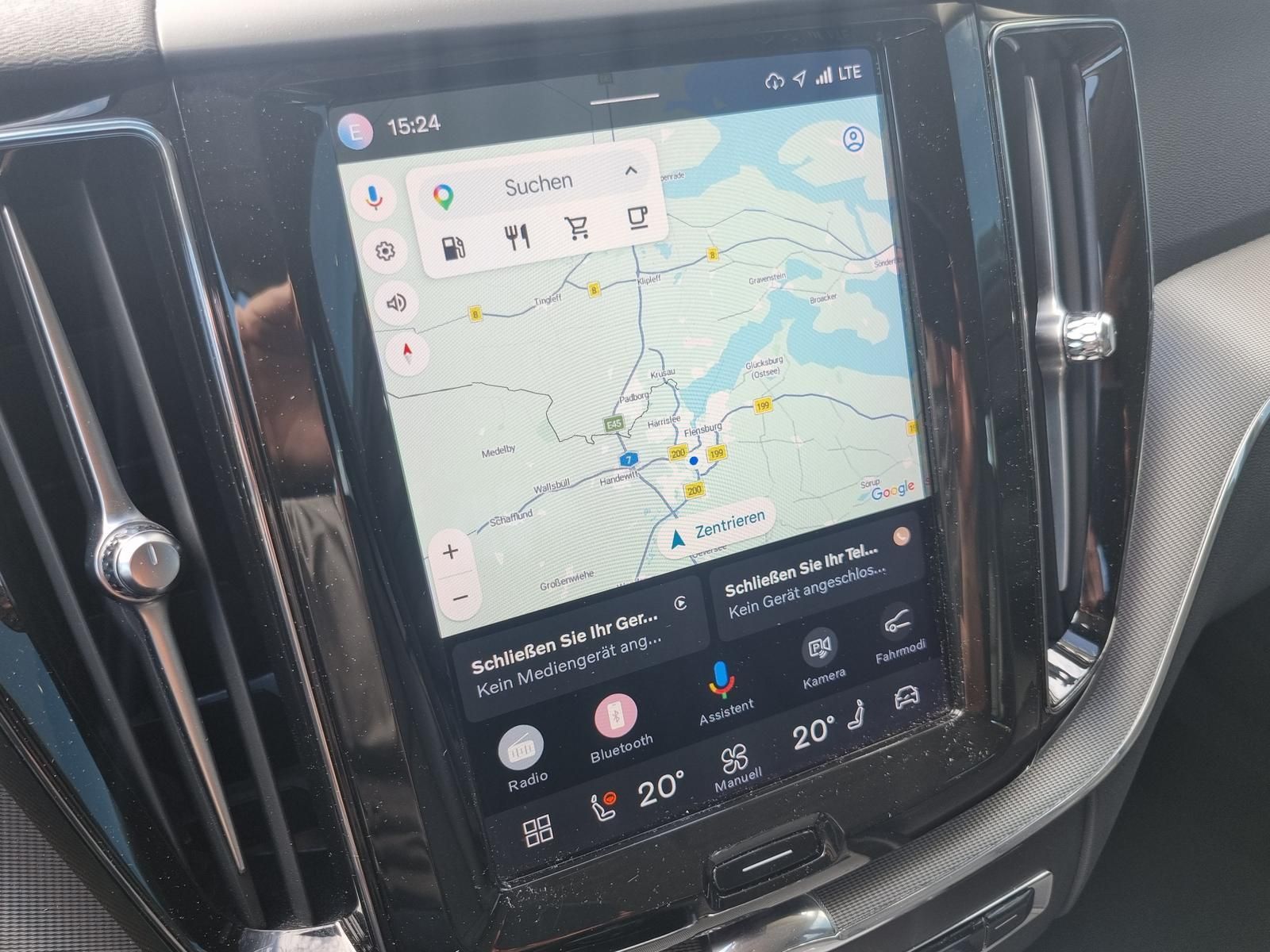 Fahrzeugabbildung Volvo XC60 B4 D Core 'Ganzjahresreifen, Google Maps'