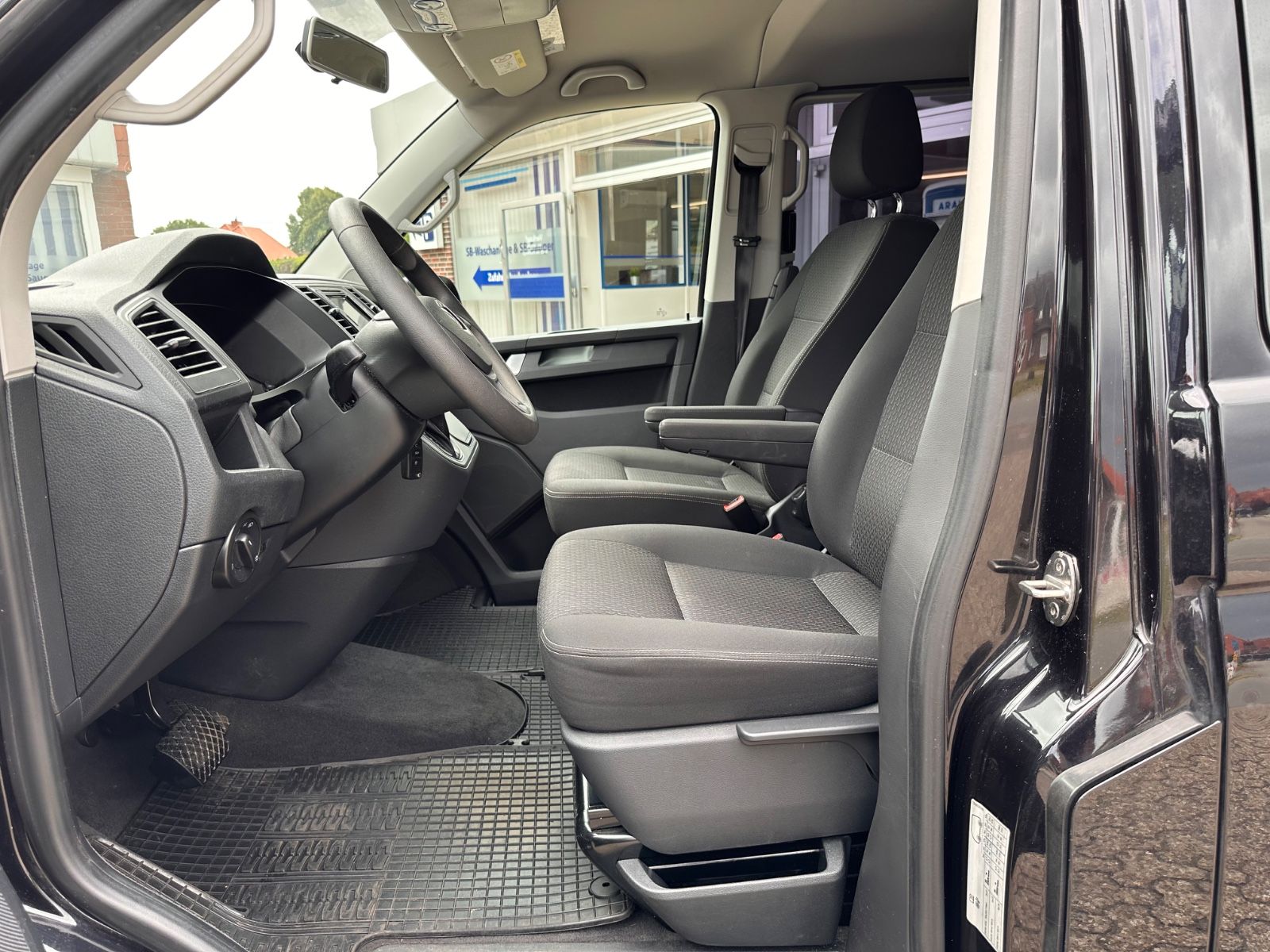 Fahrzeugabbildung Volkswagen T6 Multivan 2.0 TDI 4Motion DSG AHK/Navi/APP