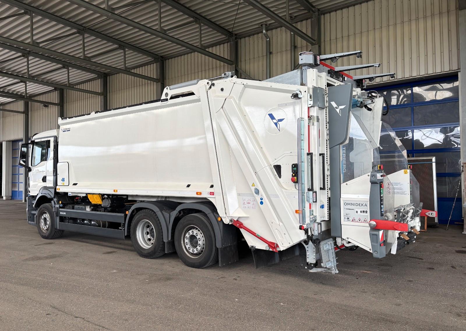 MAN TGS 26.360 mit Hecklader Olympus 23W & OmniDEKA