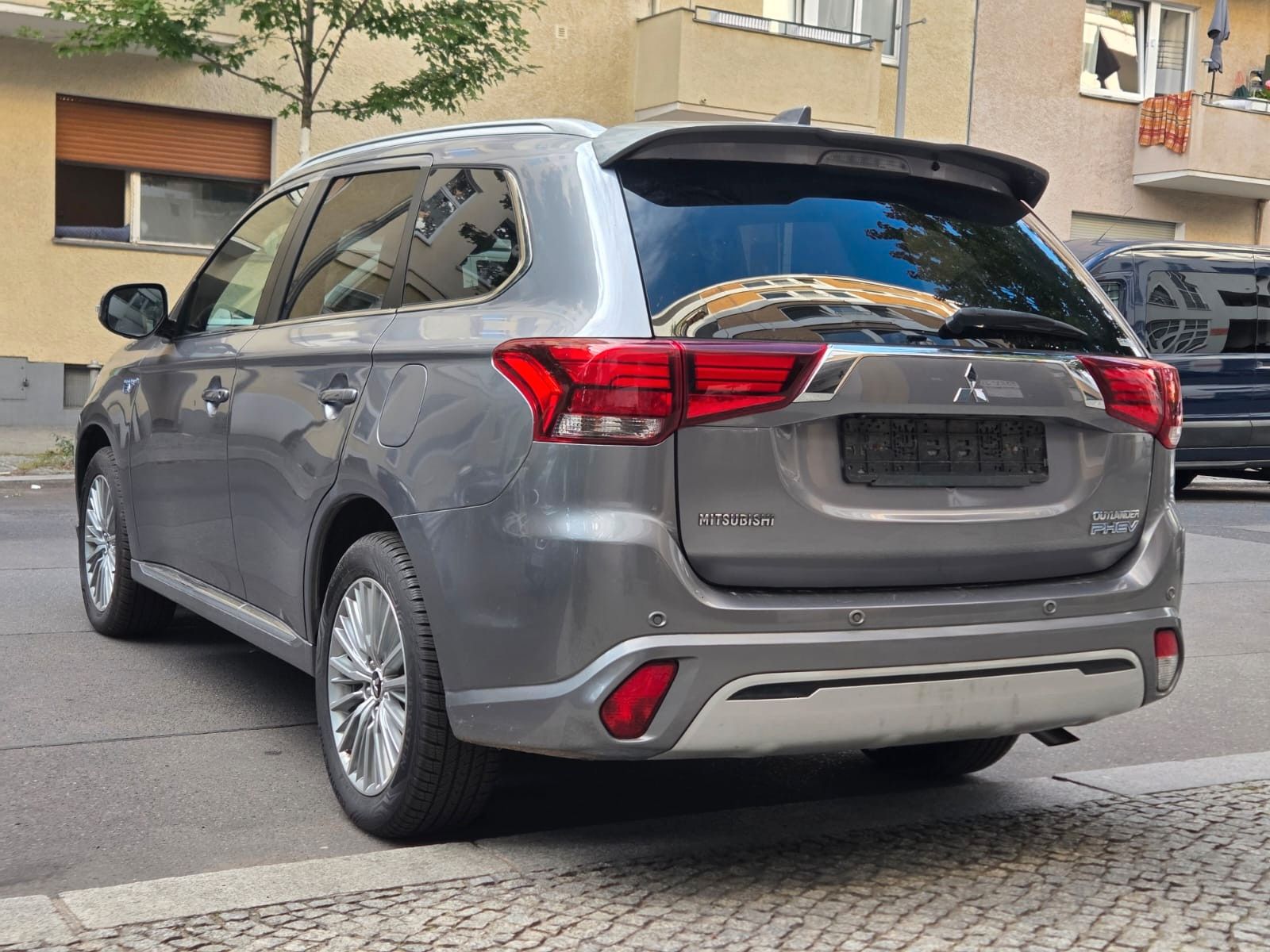 Mitsubishi Outlander MIVEC PLUG-IN HYBRID 4WD Vollasstatung imagem 3