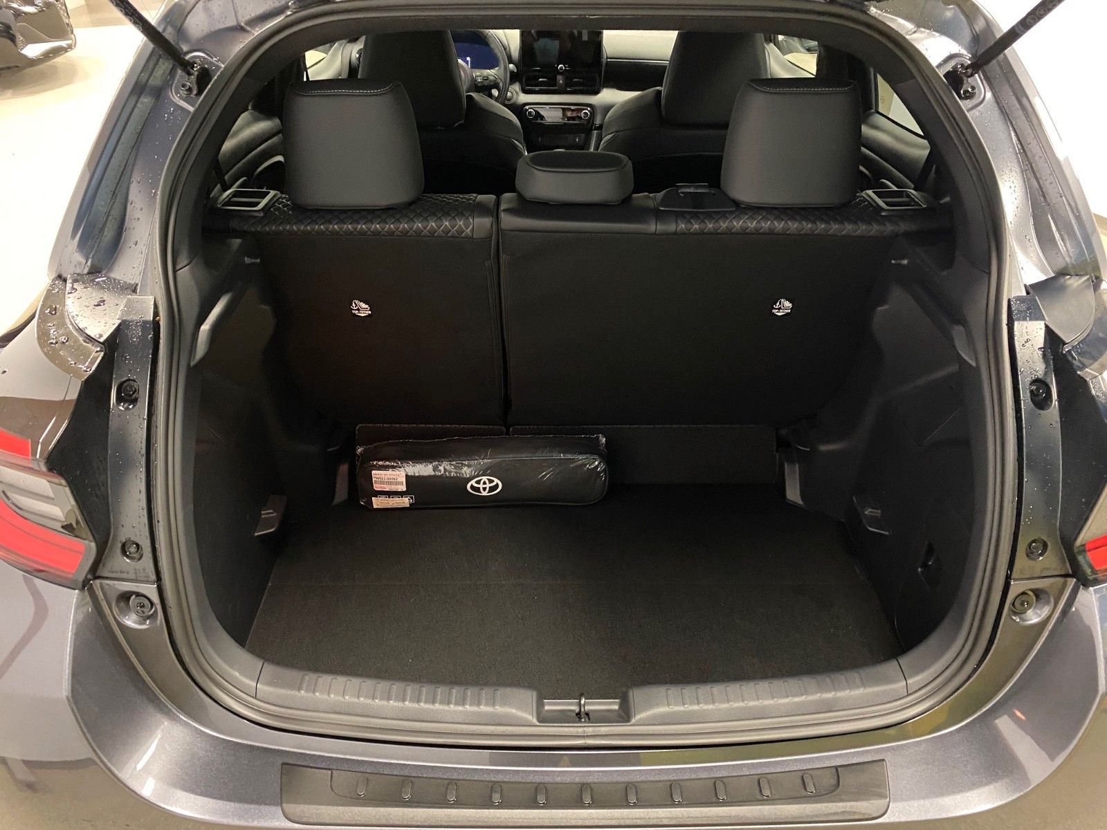 Fahrzeugabbildung Toyota Yaris Hybrid Style+KAMERA+SHZ+PDC