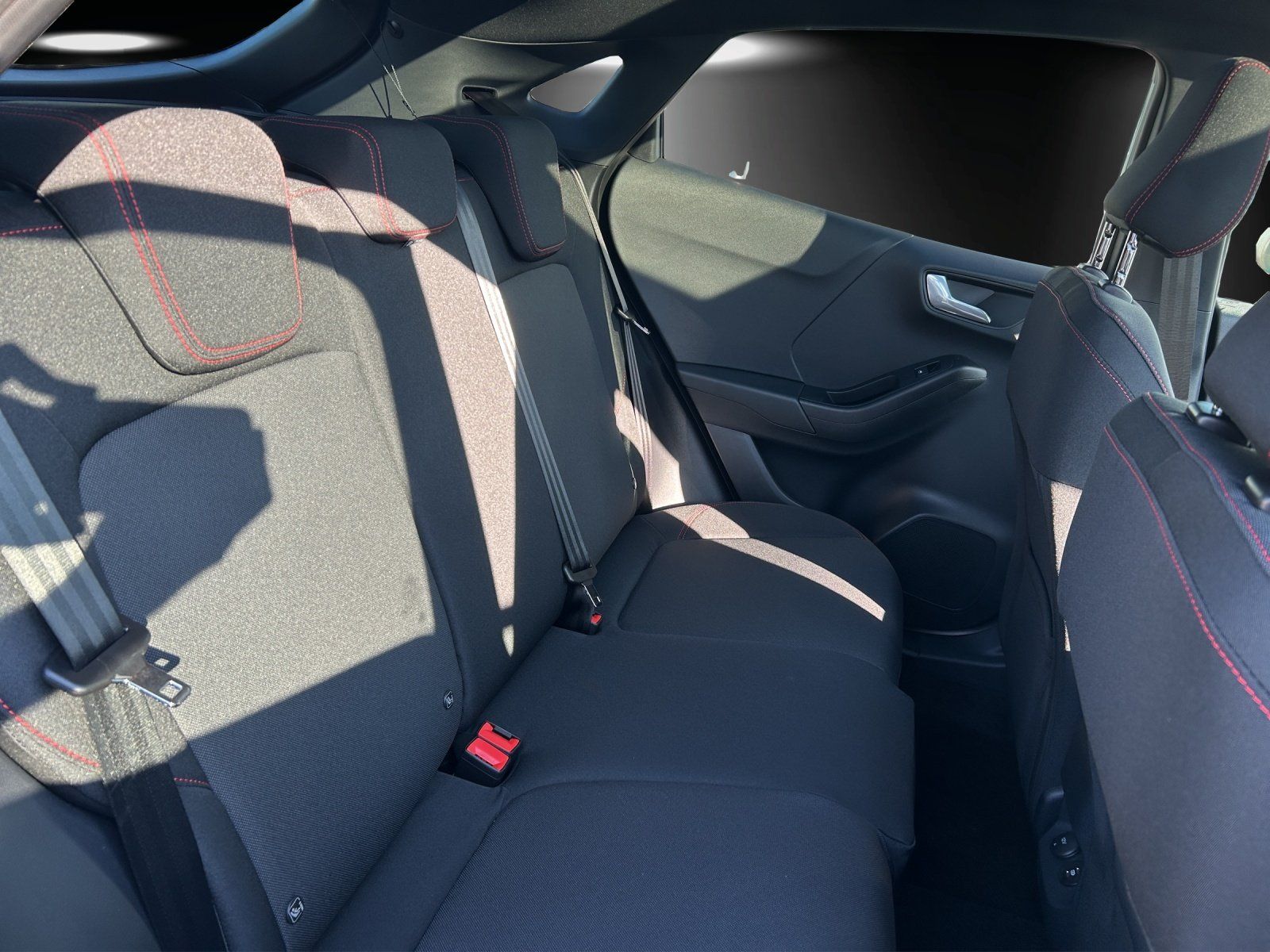 Fahrzeugabbildung Ford Puma ST Line Glas Dach LED Matrix PDC 360 Kamera