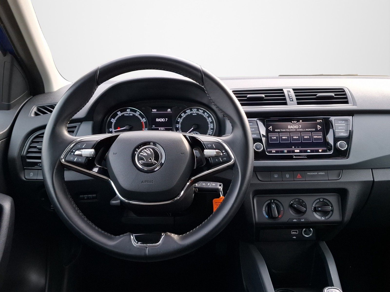 SKODA Fabia 1.0 MPI Cool Plus KLIMA / BLUETOOTH / DAB - Image 11
