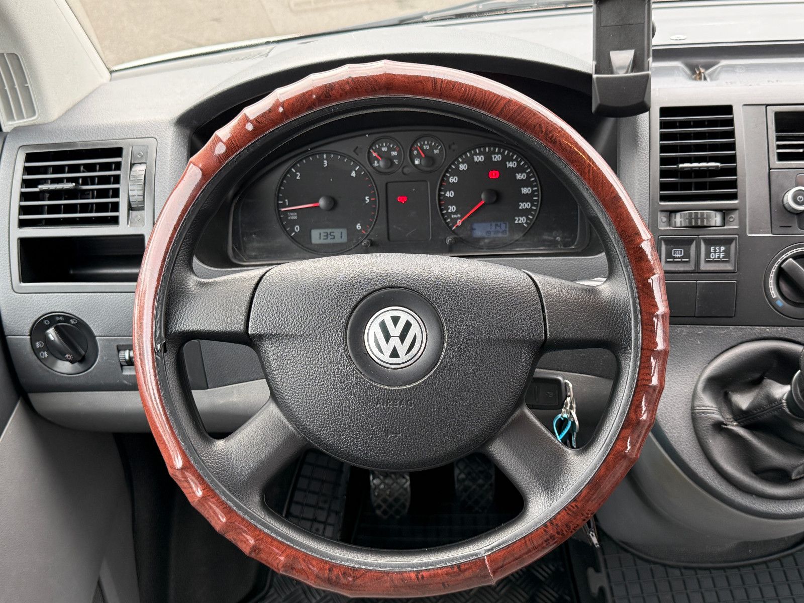 Fahrzeugabbildung Volkswagen T5 2.5 TDI 5-Zylinder 7-Sitzer Klima PDC Sthz